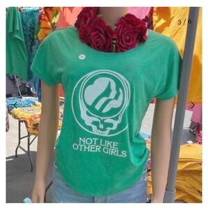 Not Like Other Girls Green Short Sleeve Graphic Tee